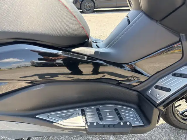 2022 Yamaha XMAX ~ YAMAHA XMAX ~ 300CC ~ COOL SCOOT ~ LOW KMS ~ in Street, Cruisers & Choppers in City of Toronto - Image 26