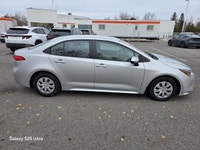 AUCUN DOSSIER DE DOMMAGE Ce Corolla est équipé de : Bluetooth, Cruise, PRISE USB, APPLE CARPLAY/ANDR... (image 6)