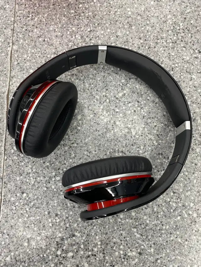 Beats Studio Wired Headphones in Headphones in City of Toronto - Image 6