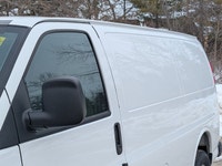 Gas V6 4.3L engine for reliable power | Rear-wheel drive for enhanced stability | Traction and stabi... (image 2)