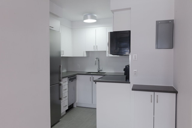 4570 Chemin Queen Mary — photo 1