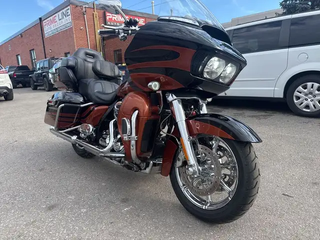 2015 Harley-Davidson CVO Road Glide ~ SUPER CLEAN ~ 110CI ~ ROAD in Sport Touring in City of Toronto - Image 5