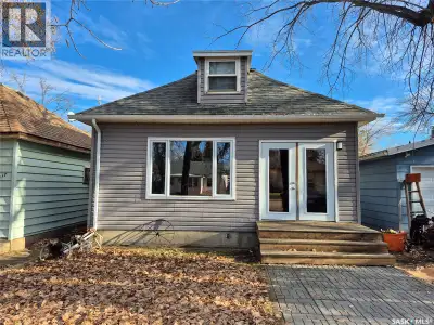 Welcome to this inviting 2 bedroom home with a versatile loft that could easily serve as a third bed...