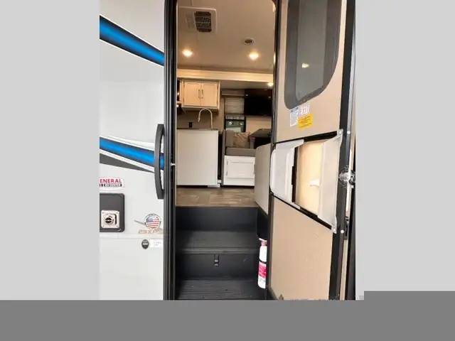 2022 Coachmen RV Pursuit 29XPS Front Bunk 11 Miles in RVs & Motorhomes in Moncton - Image 9