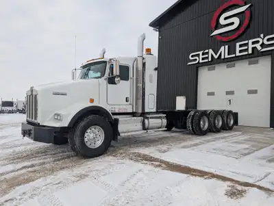 1 Owner 2008 Kenworth T800 Tri Drive Cab and Chassis Tridem Complete Engine Overhaul just completed....