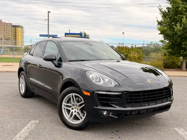 2017 Porsche Macan, 4x4, 4-Cylinder, Leather, Sunroof, Screen, Camera!