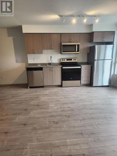 9 - 10 WILBY CRESCENT Toronto (Weston), Ontario
