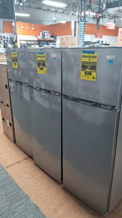 FRIGIDAIRE 7.5 CUFT APARTMENT SIZE REFRIGERATOR/ FRIDGE S.STEEL, View more