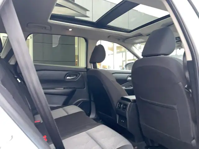 2025 Nissan Rogue AWD SV Moonroof in Cars & Trucks in Delta/Surrey/Langley - Image 15