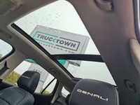 2022 GMC Terrain Denali AWD with 91,465 km! Clean history with no accidents See Carfax report linked... (image 8)