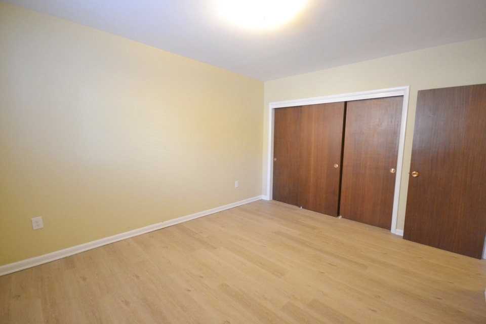 AVAILABLE NOW 1,349 2-Bedroom in Corydon Village 5