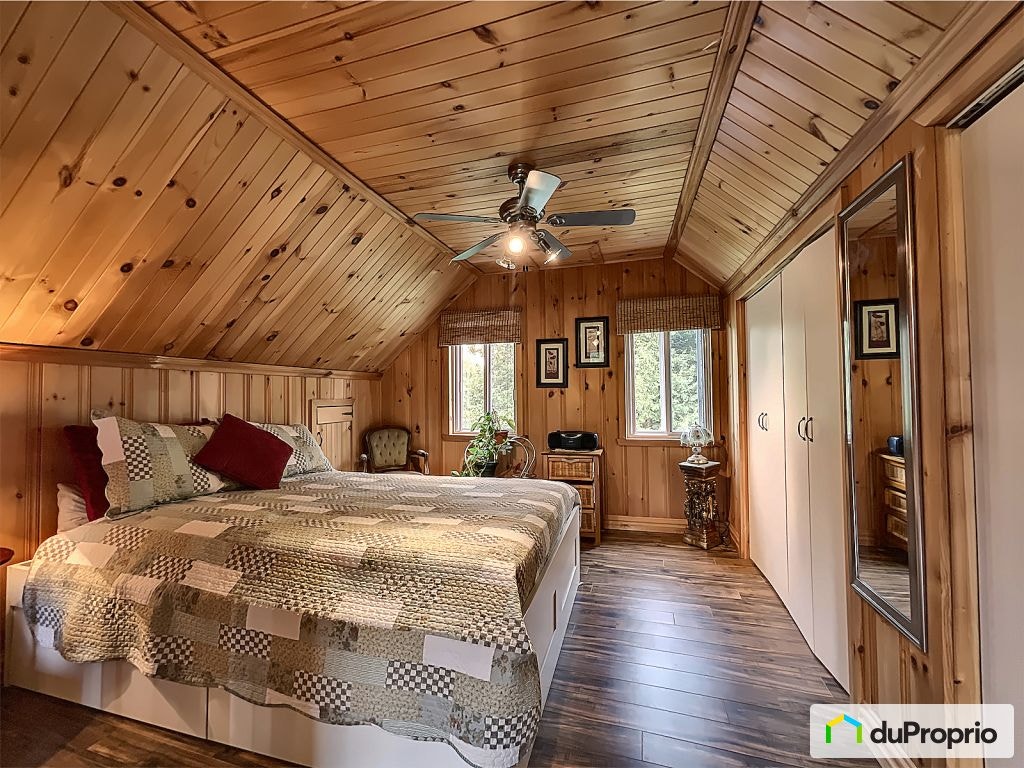 $404,000 - 1 1/2 Storey for sale in Val-David — photo 1