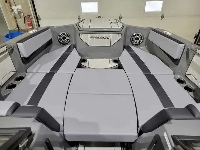 2025 Yamaha Boats 222XE - ADIOS TO SUMMER SALE! in Powerboats & Motorboats in Saskatoon - Image 17