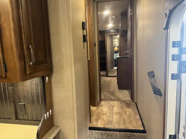 2017 Grand Design REFLECTION 337 RLS in Travel Trailers & Campers in St. Albert - Image 20