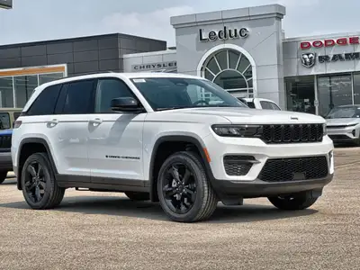 This Dealership Service Loaner Demo 2025 Jeep Grand Cherokee Altitude 4x4 has the 3.6L Pentastar Vvt...