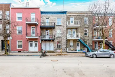 Logement 2 chambres à coucher au rdc dans Ville-Marie avec cour