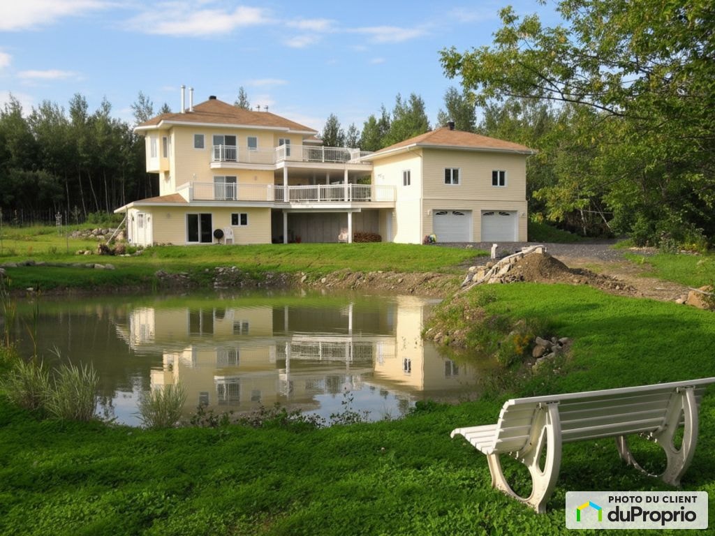 $1,699,000 - Acreage / Hobby Farm / Ranch in Canton-de-Hatley — photo 1