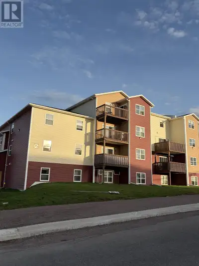 Welcome to this inviting two bedroom, one bathroom open concept condo located in the desirable commu...
