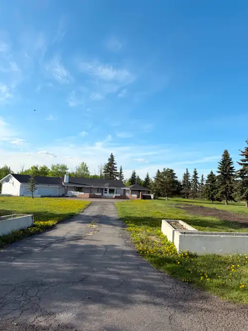 "LOCATION" RANCHER BUNGALOW...OPEN CONCEPT...OVERSIZED TRIPLE GARAGE... ON ACREAGE MINUTES FROM CITY...