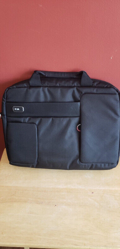 Laptop, Tablet Case/Bag, Lenovo, Italian Designed -  NAVA, 15.6" in Laptop Accessories in Pembroke