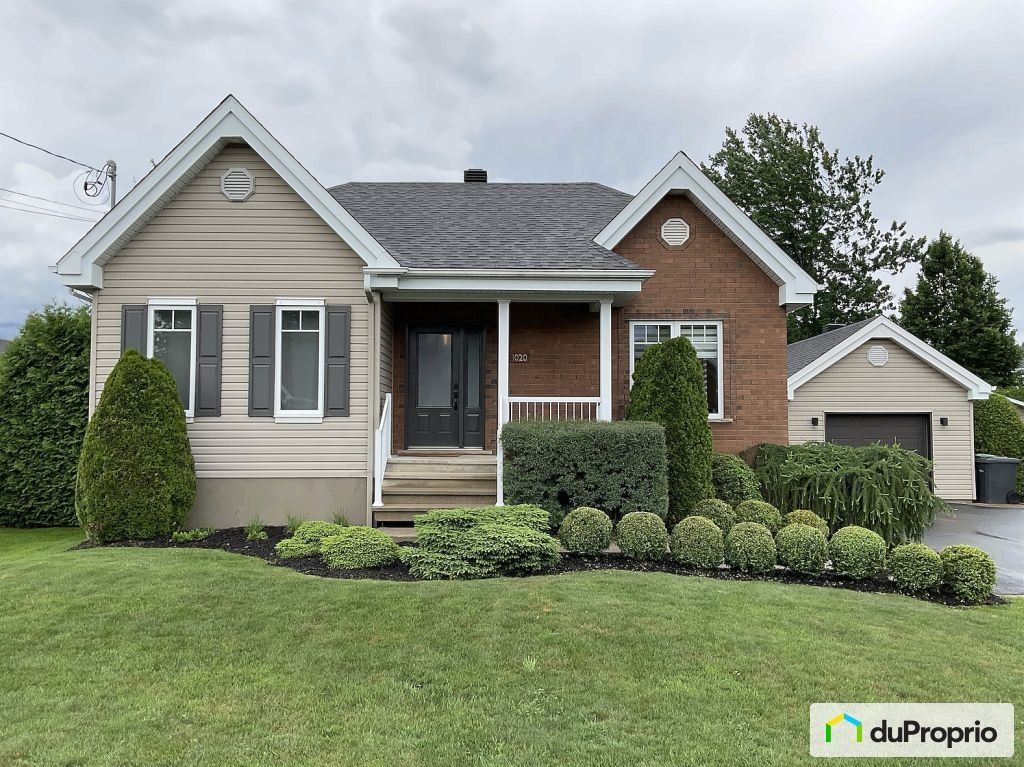$645,000 - Bungalow in Drummondville (St-Charles-De-Drummond) — photo 1
