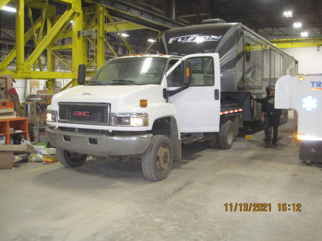 2006 GMC  5500   4X4 Deck Truck in Cars & Trucks in Edmonton - Image 3