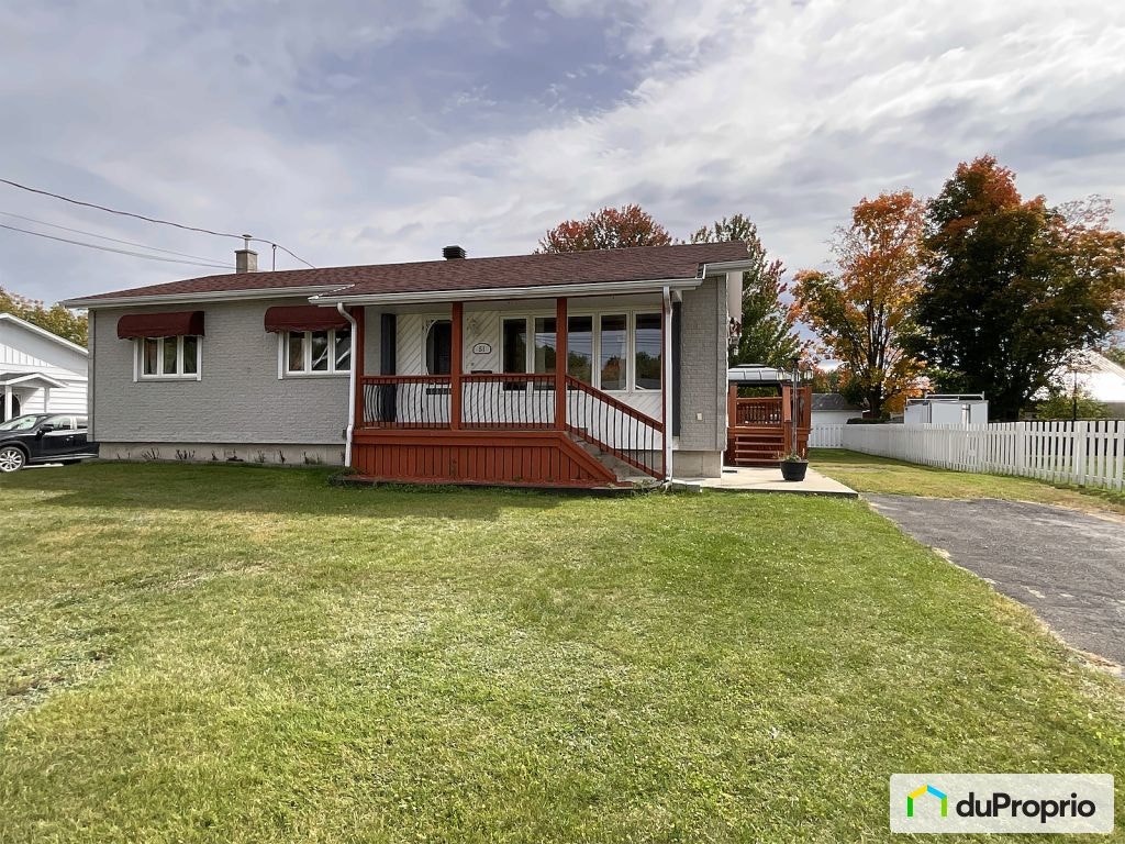 $398,000 - Bungalow for sale in St-Etienne-Des-Gres — photo 1