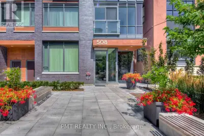 Located In Prime King West Area At Wellington And Portland. Modern 1 Bedroom, 1 Washroom Unit With A...
