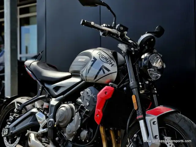 2023 Triumph Trident 660 Silver Ice Diablo Red in Street, Cruisers & Choppers in Oshawa / Durham Region - Image 10