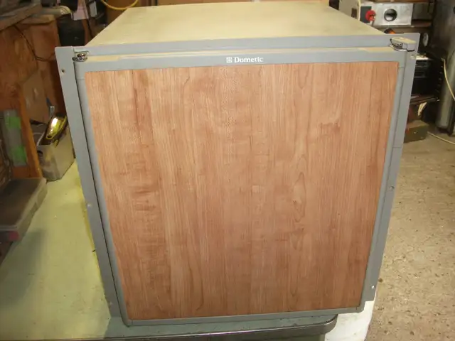 PROPANE - ELECTRIC FRIDGE