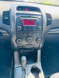 2012 Kia Sorento LX Year: 2016 Make: Kia Model: Sorento LX Mileage 247,287 Km Transmission: Automati... (image 8)