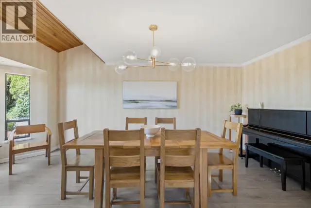 2008 BLAIRVIEW AVENUE North Vancouver, British Columbia in Houses for Sale in North Shore - Image 6