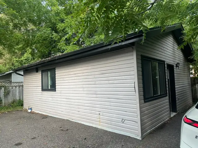 Barre, 2 bedroom Coach house, with utilities included. in Long Term Rentals in Barrie - Image 2