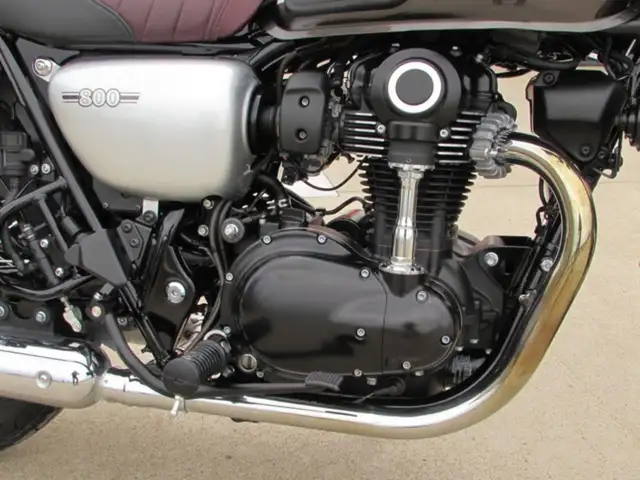 2020 Kawasaki W800 Cafe in Sport Bikes in Leamington - Image 15