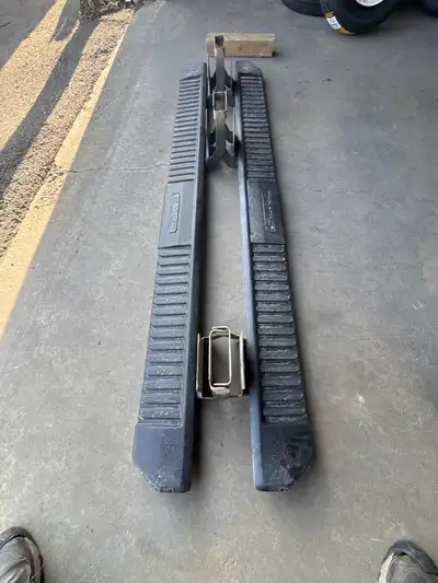 Slightly used set of Black running boards from 2022 Ford F350. Will fit all Ford Superduty Crew cab...