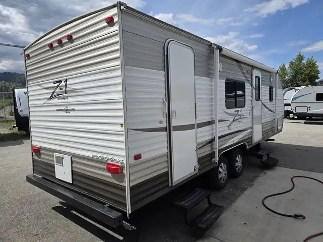 2013 Crossroads RV 251 BH in Travel Trailers & Campers in Penticton - Image 4