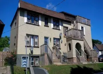 Gorgeous apartment! Close to the kitchener market!! (Unit 3) This gorgeous 2-bedroom apartment is mi...