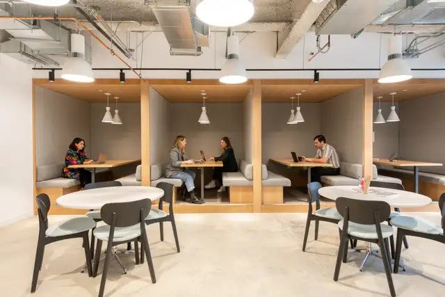 Beautifully designed office space rental for 5 persons in Spaces in Commercial & Office Space for Rent in Gatineau - Image 16