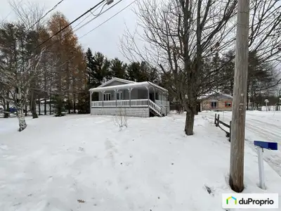 Maison unifamiliale avec grande galerie sur 2 façades située dans un secteur tranquille du Lac a la...