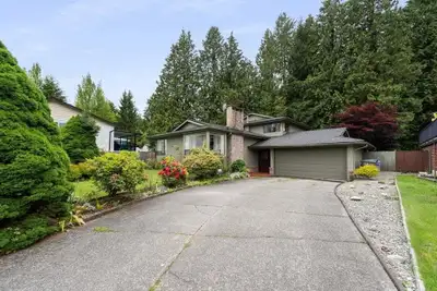 Charming Fleetwood Family Home - Great Opportunity for Your Family! Nestled in a desirable central F...
