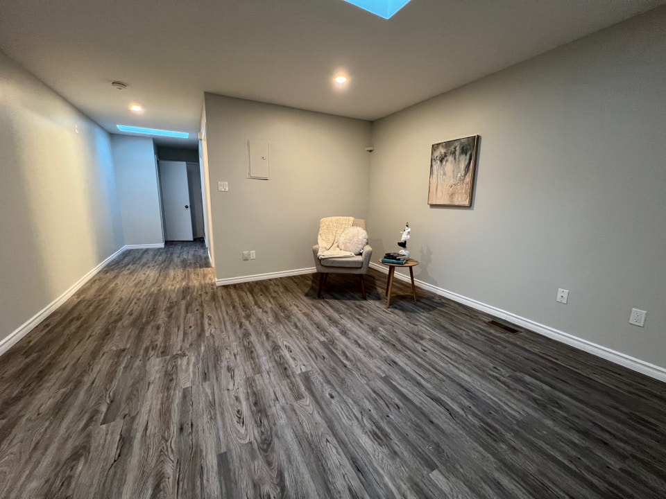 Luxury 1 BR in Downtown Guelph - In-Suite Laundry & Parking 3