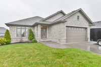 4 Bed Quinte West Must See!