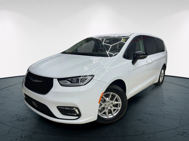 2024 Chrysler Pacifica in Cars & Trucks in Edmonton - Image 3