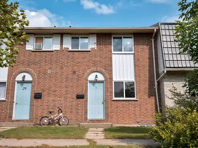 Newly Renovated Townhouses with Spacious Backyards Welcome to 414 Stone Road West in Guelph, featuri...