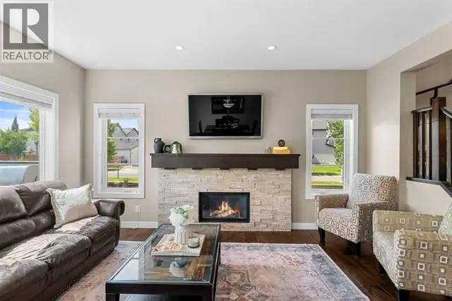 240 Copperpond Green SE Calgary, Alberta in Houses for Sale in Calgary - Image 4