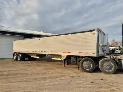 2012 SUPER HOPPER 40'FT ALUMINUM TRAILER. EXCELLENT CONDITION, ONE OWNER UNIT, NEVER SEEN WINTER, ST...