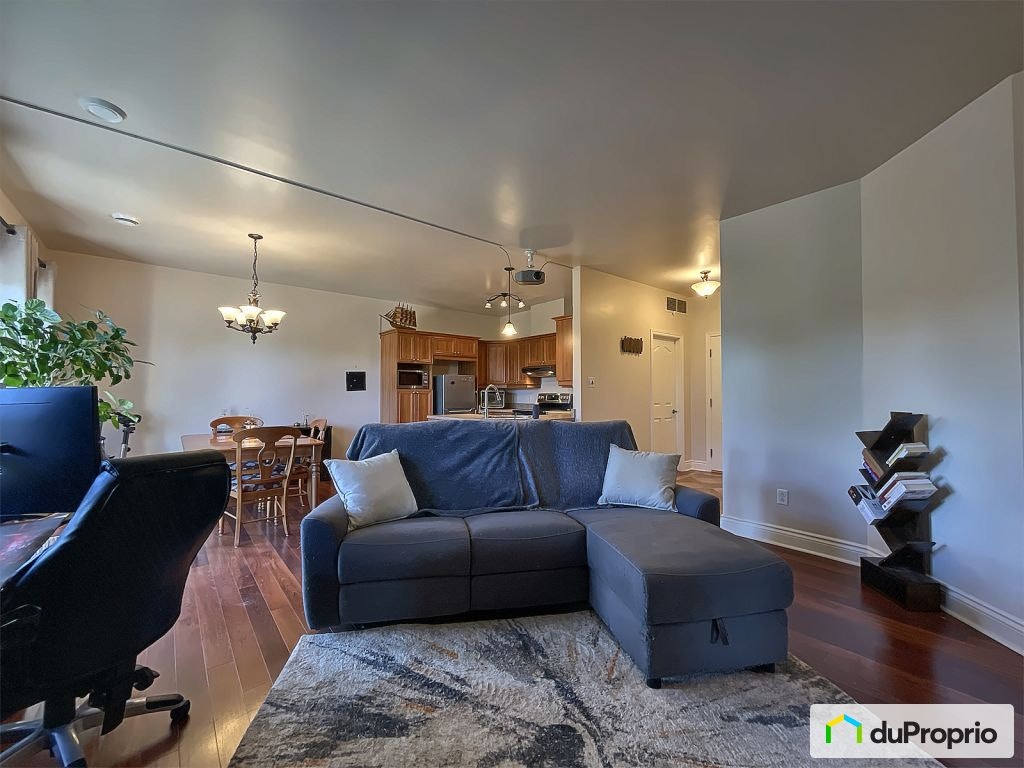 $385,000 - Condominium for sale in Charlemagne — photo 1