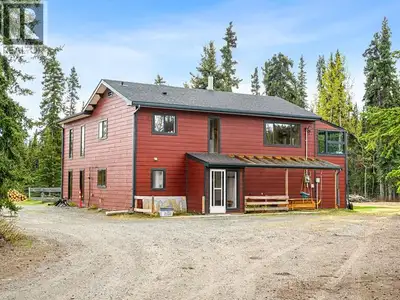 COUNTRY LIVING AT ITS FINEST! Welcome to your dream property at 33 Golden Pond Lane, offering over 2...