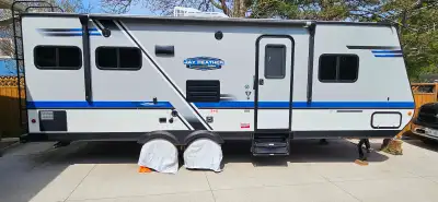 Trailer in very good condition overall, clean and well cared for. -Ideal for couples or small famili...