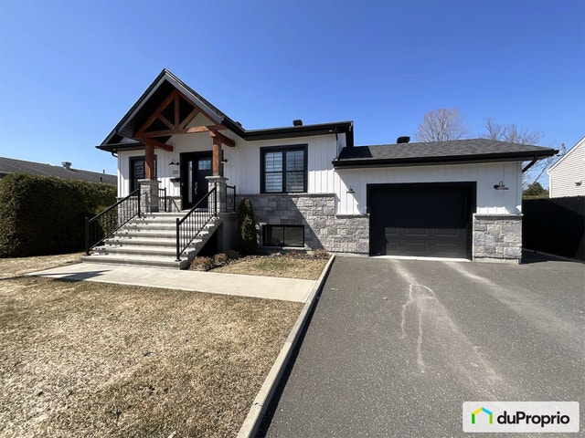 $650,000 - Bungalow for sale in Drummondville (Drummondville) — photo 1